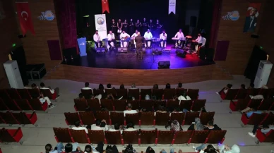 Van Büyükşehir Belediyesi Konservatuvarı Türk Halk Müziği konseri düzenledi
