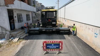 Akdeniz Belediyesi Yeşilçimen Mahallesi'nde Sıcak Asfalt Çalışması Başlattı