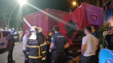 Karamürsel'de park halindeki kamyonet yangından hızlı müdahaleyle kurtarıldı