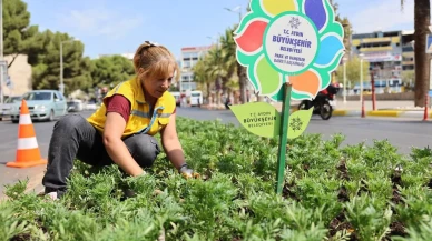Aydın Büyükşehir Belediyesi kadın emekçilerle kenti çiçeklendiriyor