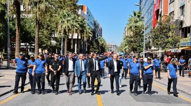 Denizli Belediye Başkanı Bülent Nuri Çavuşoğlu itfaiye törenine silahla katıldı