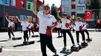Sivas’ta İlköğretim Haftası Vali Reşit Paşa İlkokulunda kutlandı