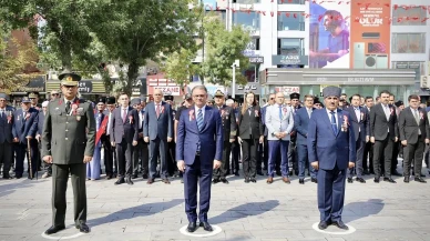 Van'da Vali Balcı ve Tuğgeneral Çelik Gaziler Günü törenine katıldı