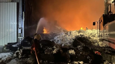 Uşak'ta tekstil fabrikasında çıkan yangın kontrol altına alındı 2 yaralı var