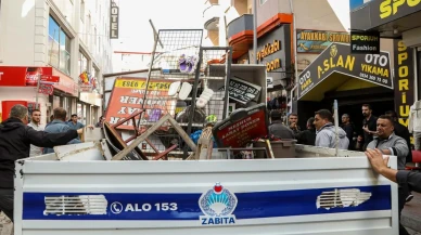 Van Büyükşehir Belediyesi zabıta ekipleri kaldırımlarda ürünlere el koydu