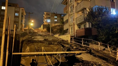 Karabük’te inşaat yanındaki yol çöktü trafiğe kapatıldı