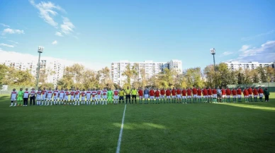 TBMM Başkanı Kurtulmuş Budapeşte'de dostluk maçını izledi
