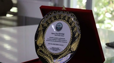 Yahyalı Belediye Başkanı Esat Öztürk'e yılın fahri ahisi ödülü verildi