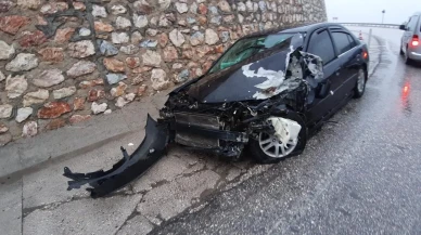 Bolu’da yağmur nedeniyle karavan ile otomobil çarpıştı