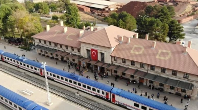 Erzincan Tren Garı depremlere meydan okuyor ve tarihe tanıklık ediyor