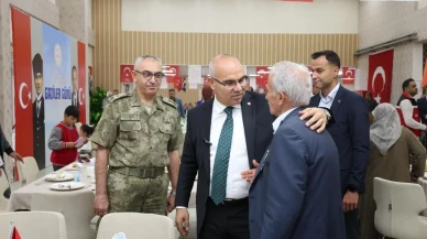 Ağrı Valisi Mustafa Koç gaziler gününde şehit ailelerini onurlandırdı