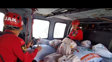 Rize’de sel nedeniyle yolları kapanan yaylalara helikopterle erzak ve yem sevkiyatı