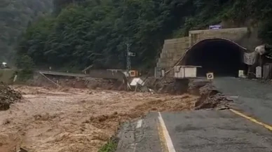 Rize’de şiddetli yağış nedeniyle Çamlıhemşin-Ayder Yaylası yolu kapandı