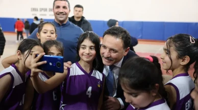 Kayseri’de protokol ile ERVA sporcuları futbol maçına çıktı