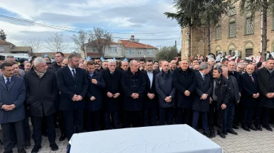 İYİ Partili Turhan Çömez annesini son yolculuğuna uğurladı