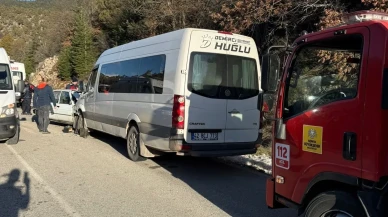 Konya’da otomobil ile yolcu minibüsü çarpıştı sonucu 1 kişi öldü, 1 kişi yaralandı