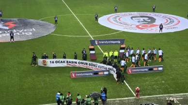 Kocaelispor maç öncesi basın onur gününü pankartla kutladı