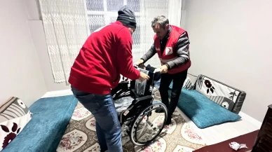 Kızılay Muradiye Şubesi engelli bireylere tekerlekli sandalye desteği sağladı