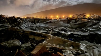 Antalya'da hortum seraları ve enerji hatlarında hasara yol açtı