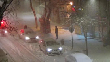 Kars’ta tipi nedeniyle yollar trafiğe kapandı ve köy yolları ulaşıma kapatıldı