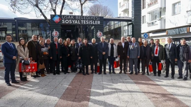 Uşak Belediye Başkanı Özkan Yalım gazetecilerle bir araya geldi