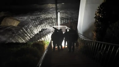 Kuşadası'nda fırtınada iskeleden denize düşen 3 işçiden 1'i hayatını kaybetti, firma sahibi tutuklandı