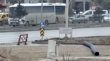 Malatya'da otobüs ile otomobil çarpışması sonucu 2 kişi yaralandı