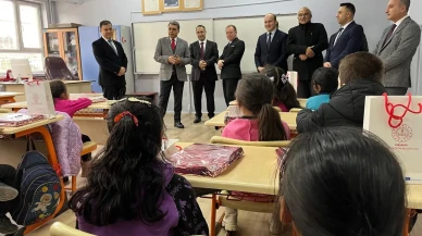 Kırşehir'de 45 bin 941 öğrenci karne heyecanı yaşayarak yarıyıl tatiline başladı