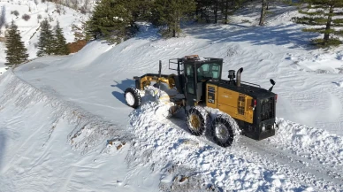 Adıyaman'da karla mücadele çalışmaları devam ediyor