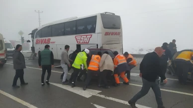 Sivas'ta sis zincirleme kazaya neden oldu: 7 yaralı