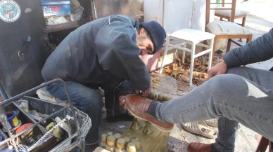 Mersin’de 67 yaşındaki ayakkabı boyacısı ekmek mücadelesine devam ediyor