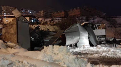 Sason'da yoğun kar yağışı nedeniyle iş yerinin çatısı çöktü