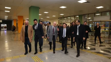 Kayseri Valisi Çiçek, Şehir Hastanesi'ndeki halk kütüphanesini inceledi