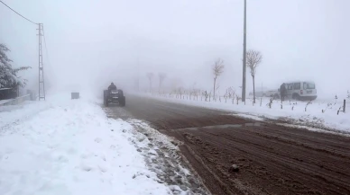Adıyaman’ın Besni ilçesinde kar yağışı sonrası yoğun sis etkili oldu
