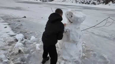 Tufanbeyli’de eksi 25 derece soğukla Kürebeli Barajı tamamen buz tuttu