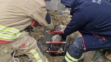 Antakya'da kuyuya düşen vatandaş itfaiye tarafından kurtarıldı