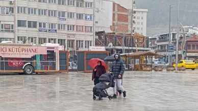 Afyonkarahisar'da gece başlayan yağmur sabah saatlerinde etkili oldu