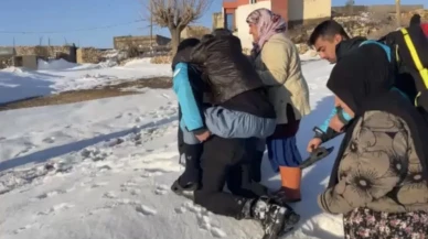 Mardin'de UMKE ekibinden fedakarlık: 84 yaşındaki hastayı 500 metre sırtında taşıdı