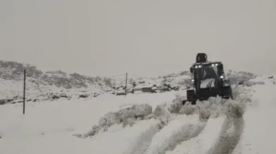 Çermik'te kardan dolayı kapanan mahalle yolları ulaşıma açıldı