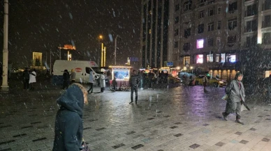 İstanbul'da beklenen kar yağışı gece saatlerinde aralıklarla etkisini gösterdi