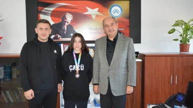 Çankırı'da vücut geliştirme için gittiği salonda kick boksa başlayan Fatma Başak Coşer Ünilig'de