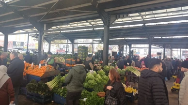 Kayseri’de semt pazarlarında salatalık fiyatları arttı