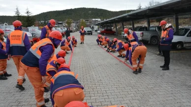 Kütahya'da gönüllülere orman yangınlarına müdahale eğitimi verildi