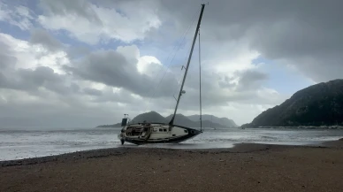 Marmaris'te şiddetli fırtına ve sağanak yağış hayatı olumsuz etkiledi