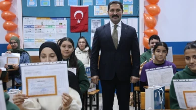 Hatay’da deprem sonrası 224 yeni okulda 374 bin öğrenci karne aldı