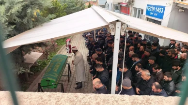 Bursa'nın İnegöl ilçesinde devrilen tırın altında kalan sürücü toprağa verildi