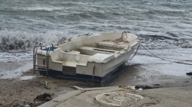 Bodrum'da fırtına nedeniyle tekneler karaya vurdu, feribot seferleri yapılamadı
