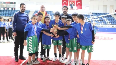 hakkari'de küçükler voleybol il birinciliği sona erdi