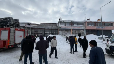 Bitlis'te karın ağırlığına dayanamayan çatı çöktü: 1 yaralı