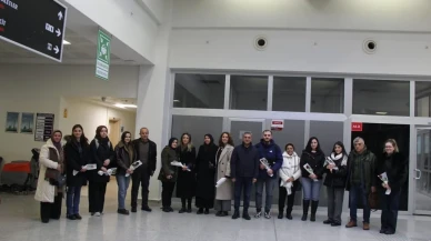 Şırnak'a atanan öğretmenlere havalimanında çiçekli karşılama